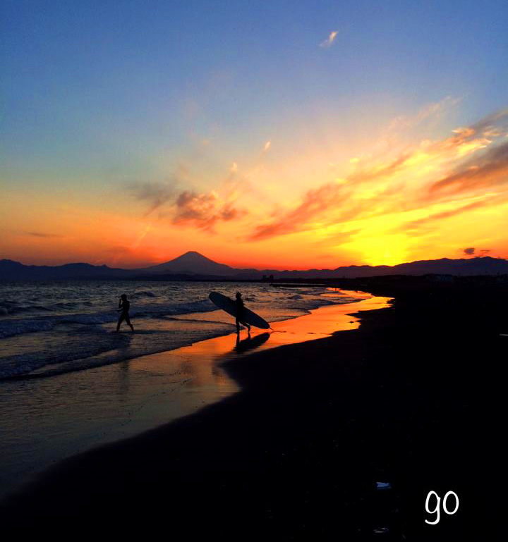 秋の絶景!! 湘南から望む富士山シルエット