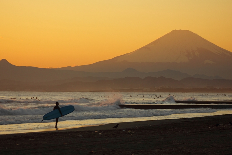 世界の絶景サンセットー湘南・片瀬から富士山をのぞむ