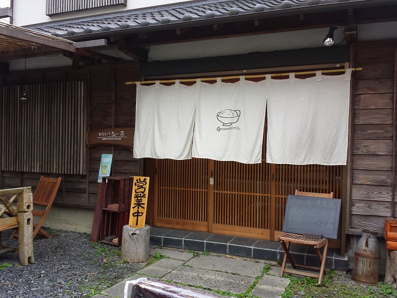 鎌倉宮参拝の後に立ち寄りたい、古民家風「わらしべちょー茶」
