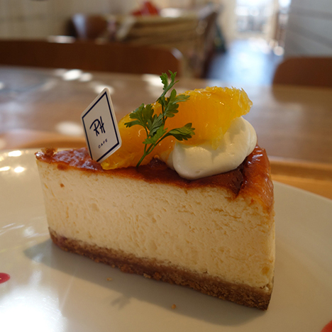 海を感じられるお洒落カフェ「RonHermanCafe」